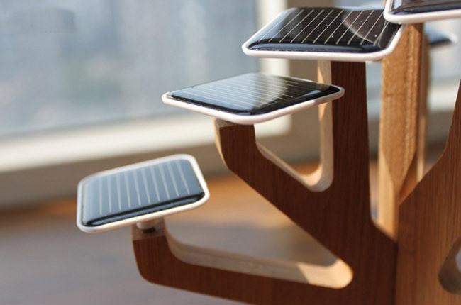 SunTree Solar Powered Phone Charger - Solar panel leaves solar sun tree