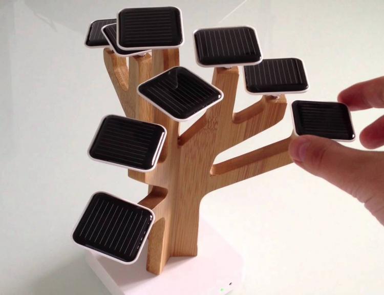 SunTree Solar Powered Phone Charger - Solar panel leaves solar sun tree
