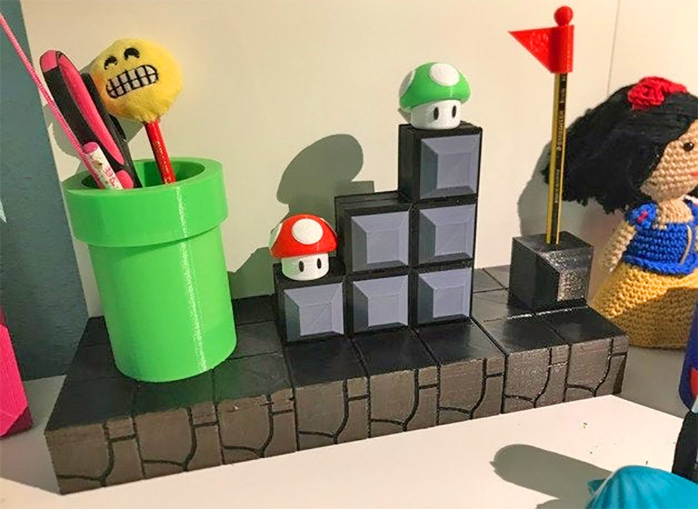 Super Mario Level Pen Holder
