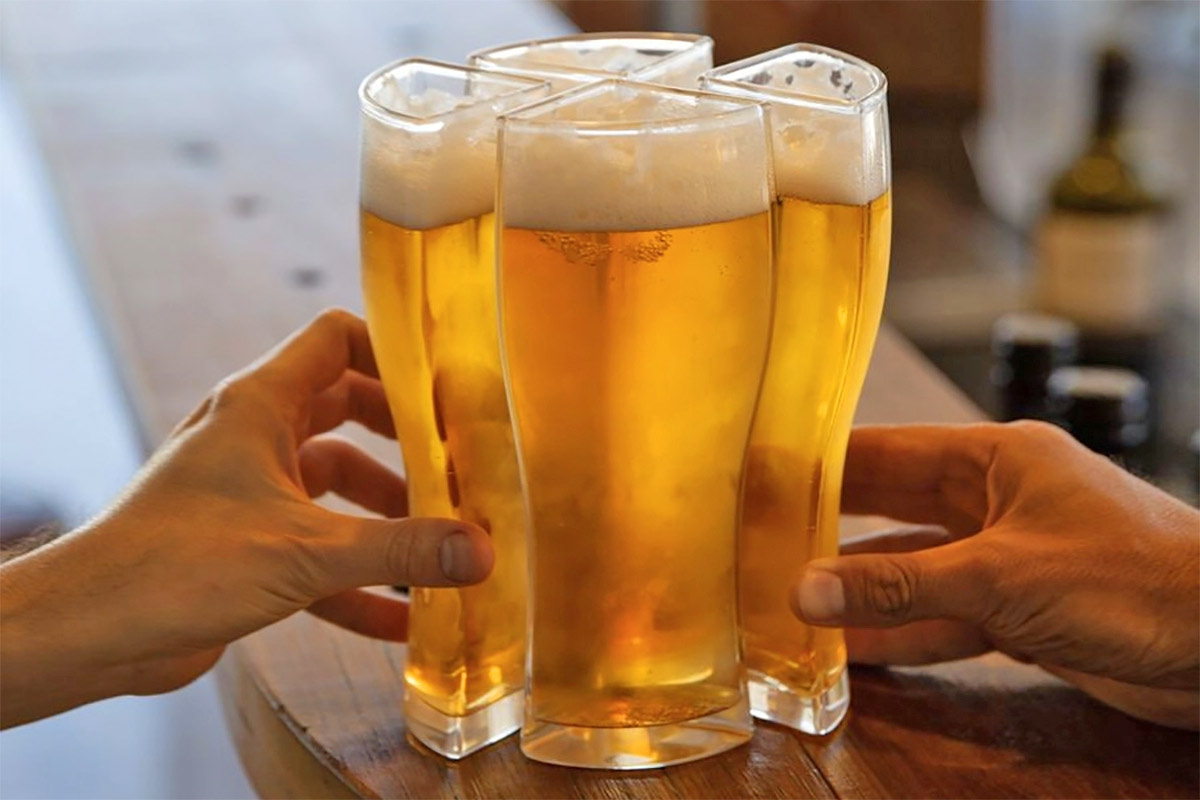 Super Schooner Connected Drinking Glass Lets You Carry 4 Beer Glasses At Once