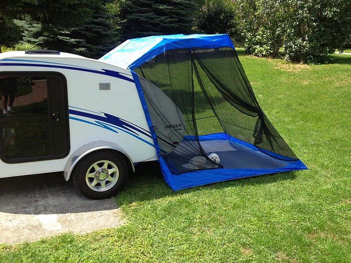 TailVeil Tent Attaches To Back of Your SUV or Minivan - SUV lift-gate camping tent