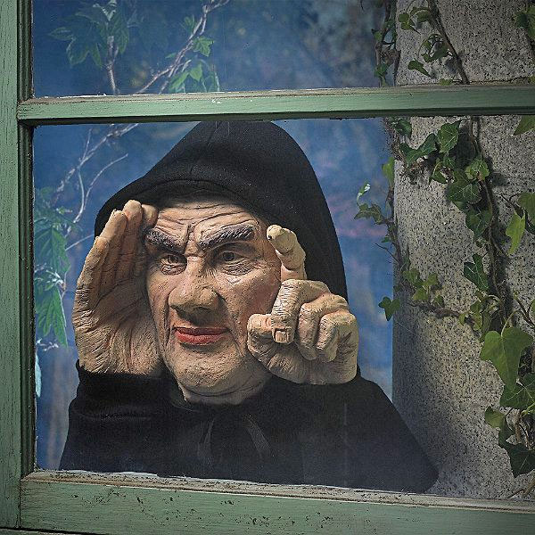 Scary Peeper - Peeping Tom Taps On Your Window