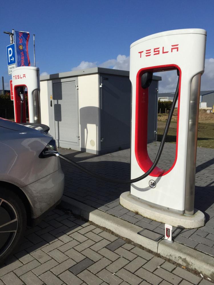 Tesla Phone Charger - Tesla Supercharging Station 3D Printed Phone Charger
