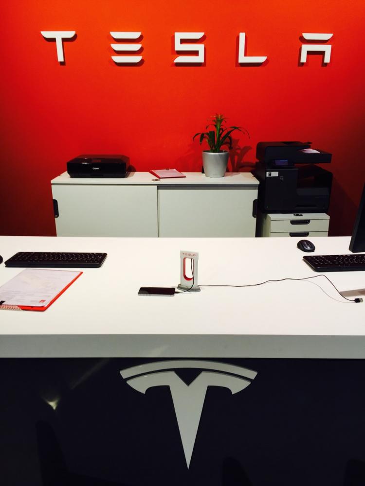 Tesla Phone Charger - Tesla Supercharging Station 3D Printed Phone Charger