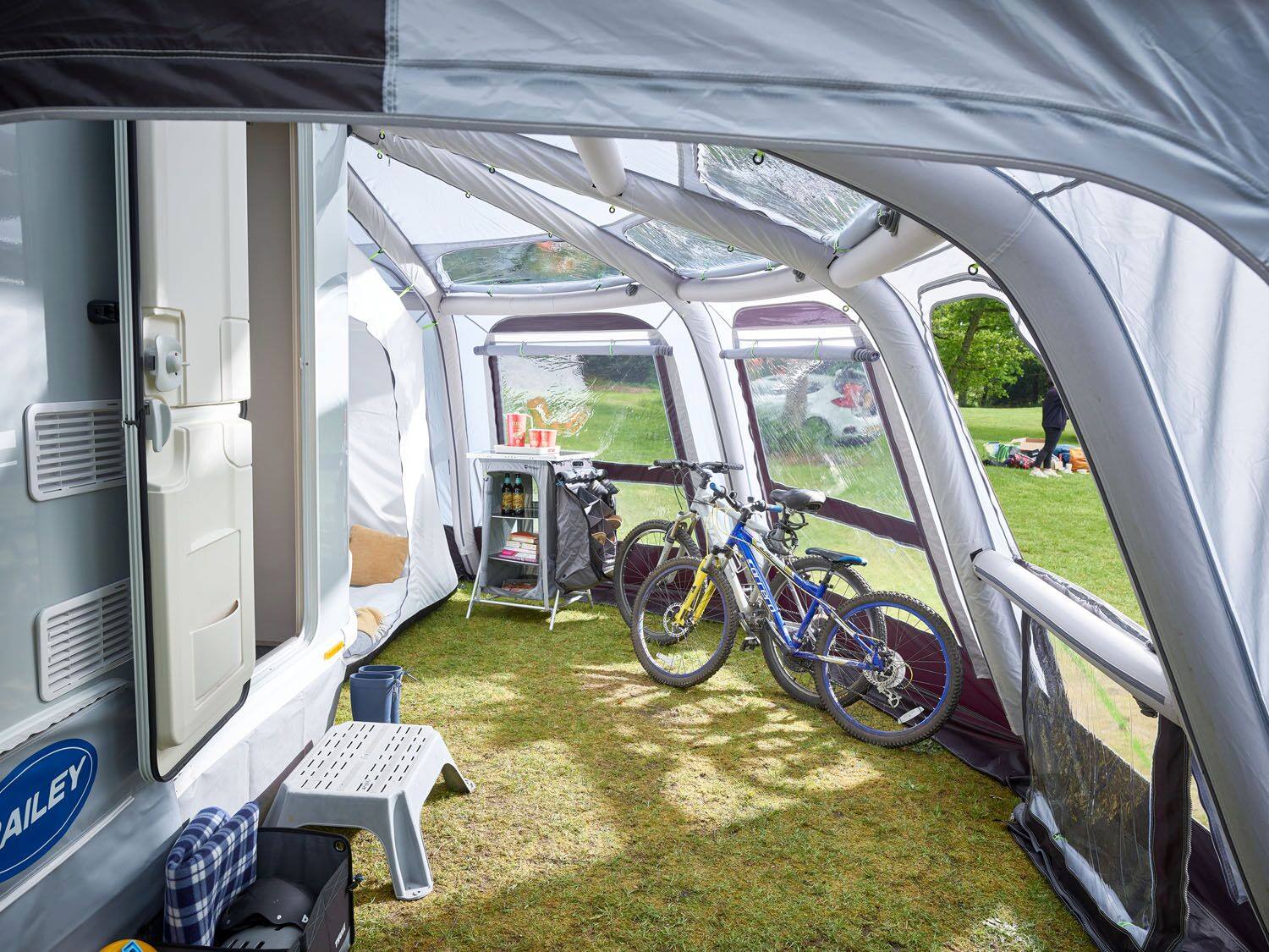 Bailey Discovery D4-2 Camper Trailer With Attached Inflatable Enclosed Awning