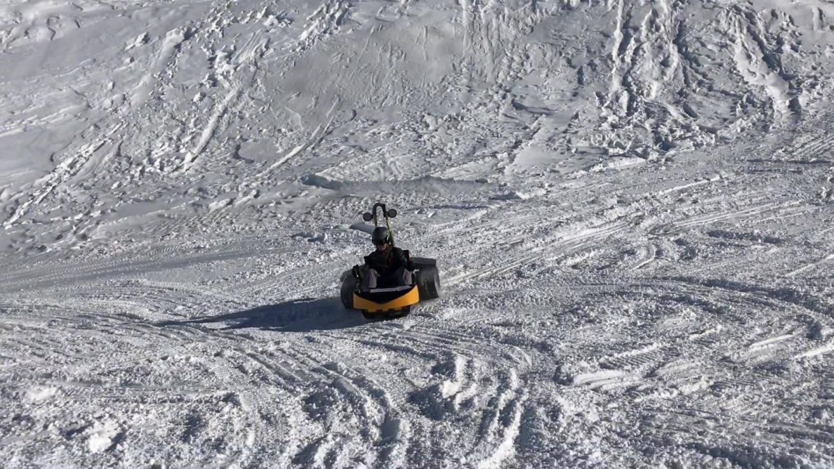 Bobsla Is a Winter E-Vehicle That's Part Go-Kart, Part Snowmobile, and It Drifts