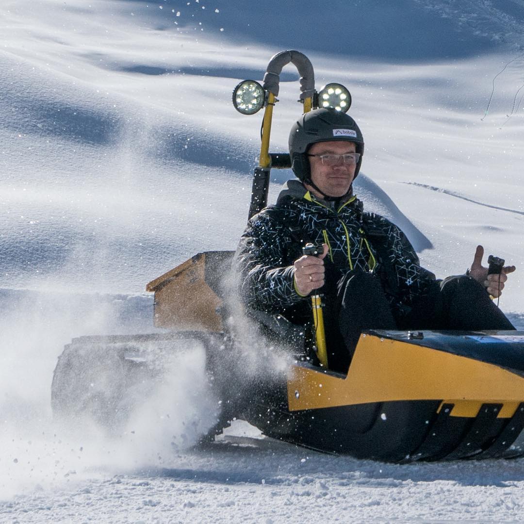 Bobsla Is a Winter E-Vehicle That's Part Go-Kart, Part Snowmobile, and It Drifts