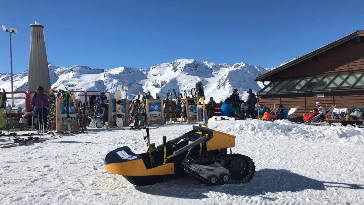 Bobsla Is a Winter E-Vehicle That's Part Go-Kart, Part Snowmobile, and It Drifts