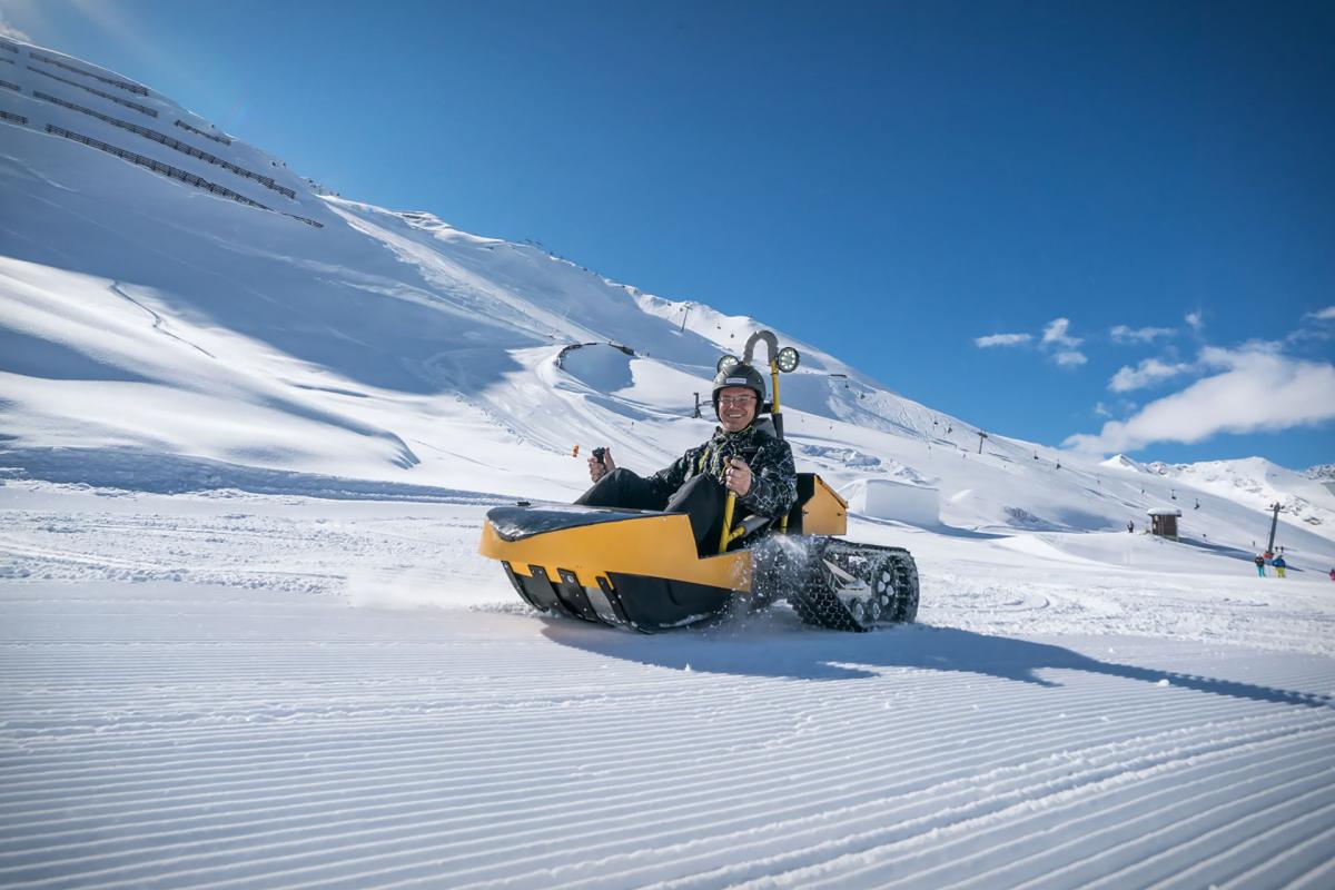 Bobsla Is a Winter E-Vehicle That's Part Go-Kart, Part Snowmobile, and It Drifts