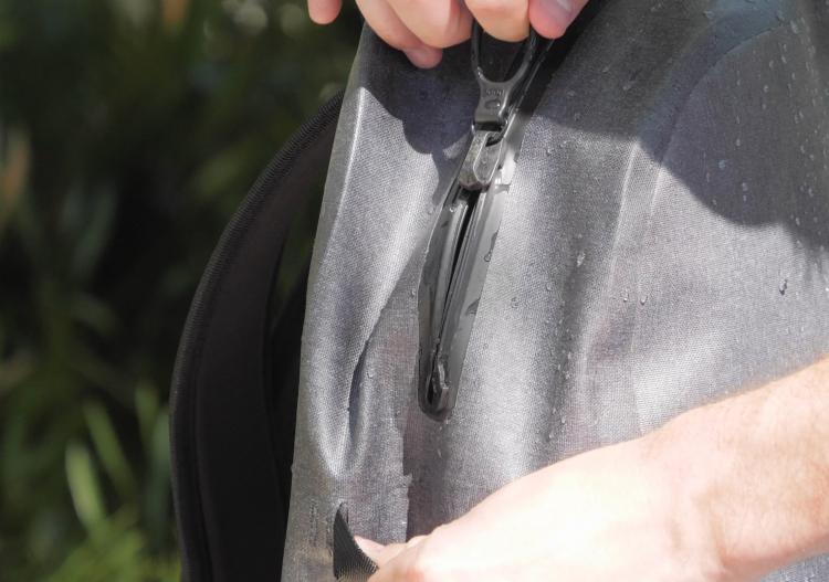 BooÄ“ Hybrid 20 Fully Waterproof Backpack - Submersible waterproof zippers floating backpack