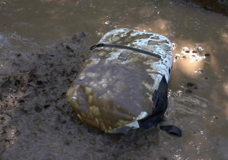 BooÄ“ Hybrid 20 Fully Waterproof Backpack - Submersible waterproof zippers floating backpack