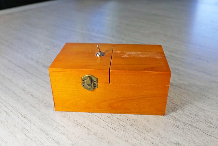 The Useless Box - A wooden prank box that turns itself off