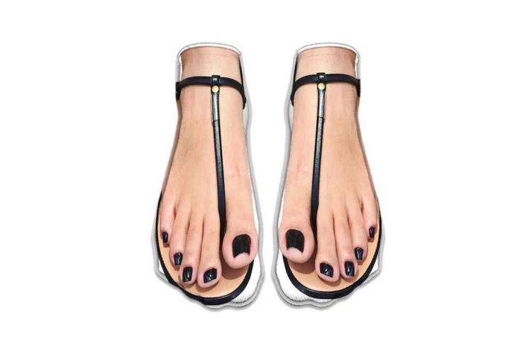 Human Feet In Sandals Socks For People With Ugly Feet - Funny women's feet in flip-flops print socks