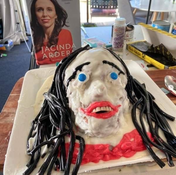 Face cake baking fail - Best pinterest baking fails