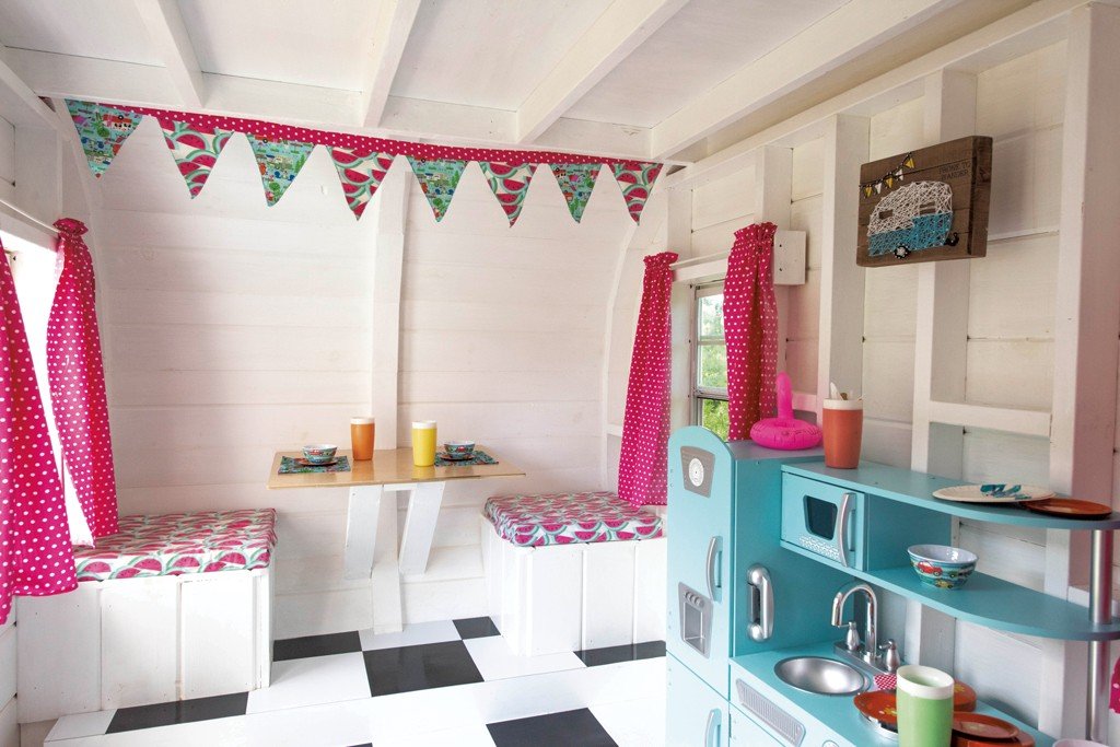 Kids Camper Playhouse - DIY Children's retro camper outdoor playhouse
