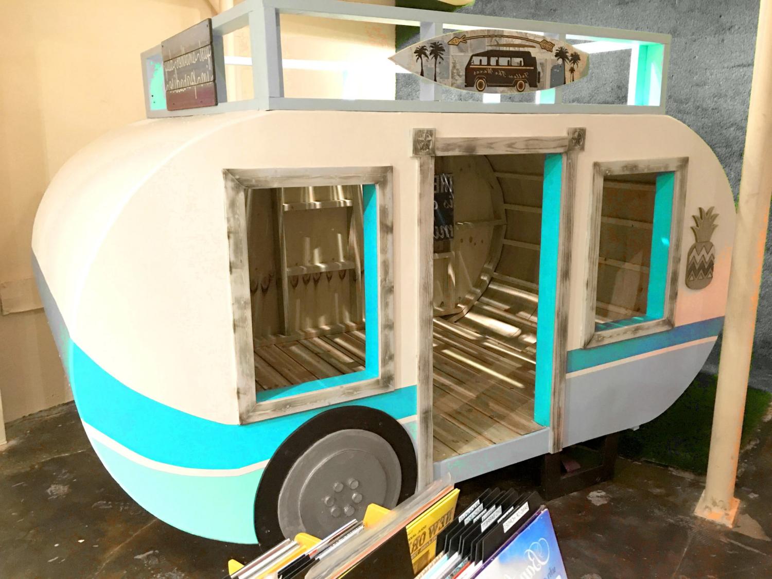 Kids Camper Playhouse - DIY Children's retro camper outdoor playhouse