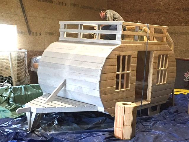 Kids Camper Playhouse - DIY Children's retro camper outdoor playhouse