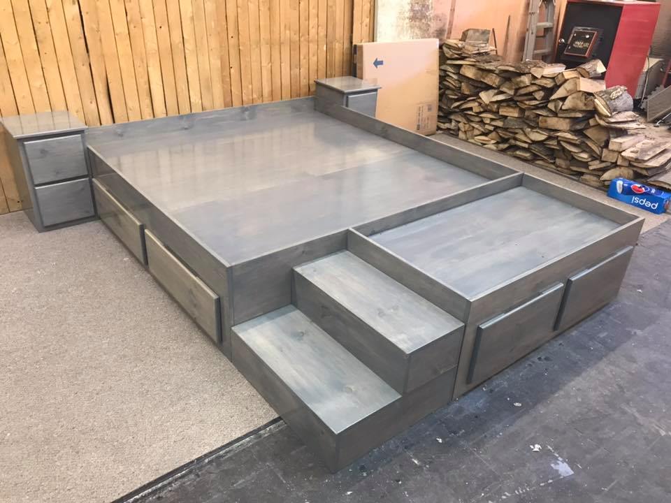 King Bed Has Built In Stairs Along With Extra Space At The End Of It For Your Dogs - Wooden king bed with space for dogs
