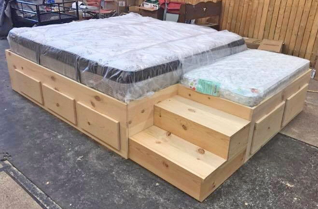 King Bed Has Built In Stairs Along With Extra Space At The End Of It For Your Dogs - Wooden king bed with space for dogs