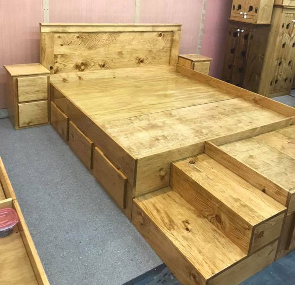 King Bed Has Built In Stairs Along With Extra Space At The End Of It For Your Dogs - Wooden king bed with space for dogs