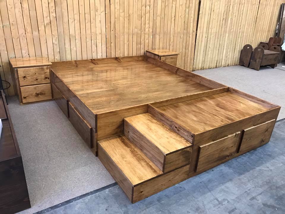 King Bed Has Built In Stairs Along With Extra Space At The End Of It For Your Dogs - Wooden king bed with space for dogs