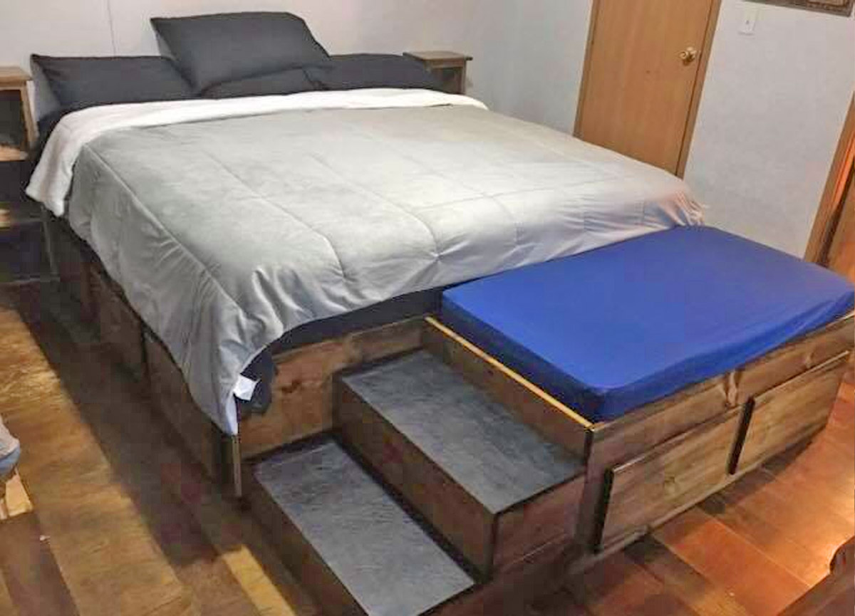 King Bed Has Built In Stairs Along With Extra Space At The End Of It For Your Dogs - Wooden king bed with space for dogs