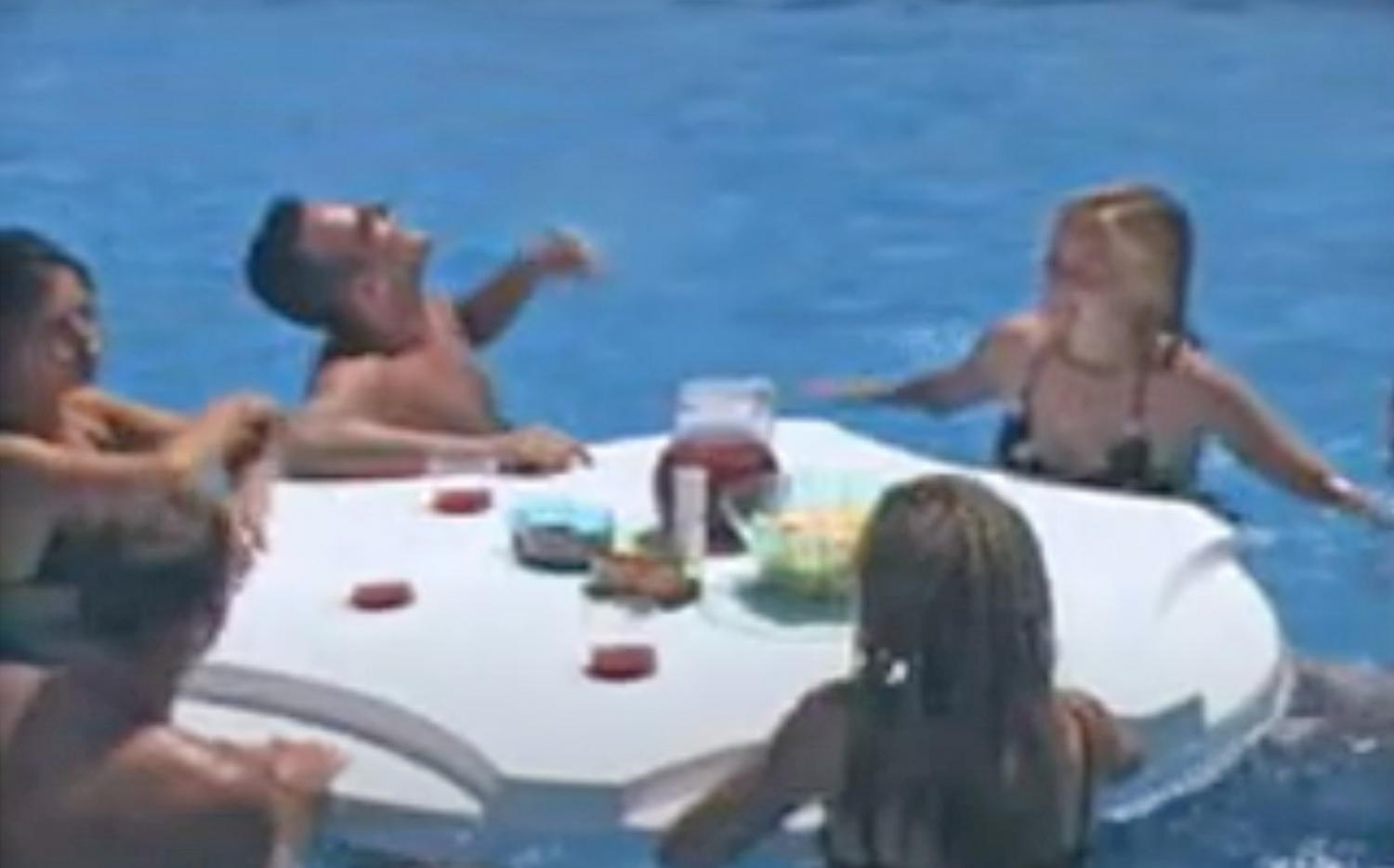 Aquapub Floating Bar Table Seats 6 people