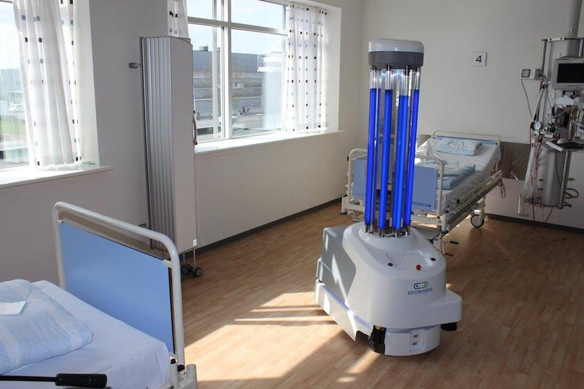 Bacteria-Killing Robot Disinfects Hospital Rooms Autonomously - UVD Robots hospital/hotel room disinfecting UV-robot