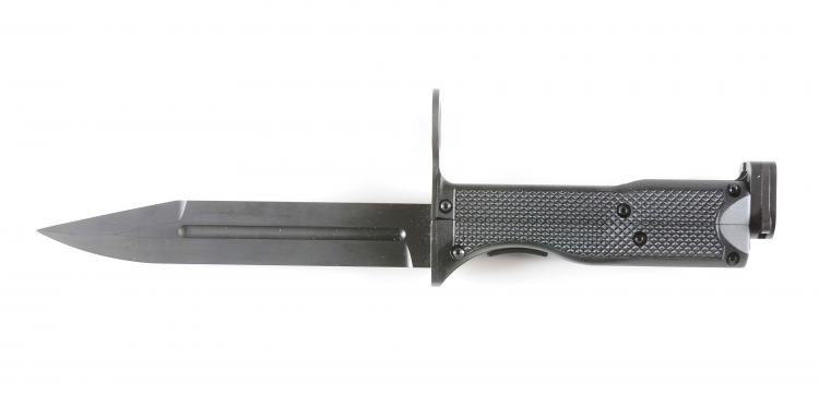 This Bayonet Knife Hides a Secret Revolver Inside Of It - Revolver bayonet