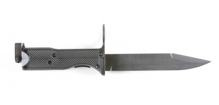 This Bayonet Knife Hides a Secret Revolver Inside Of It - Revolver bayonet