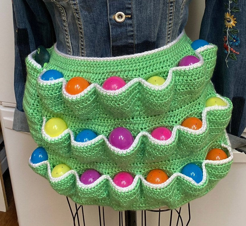 Crochet Egg Apron - Pattern to knit your own crochet egg apron