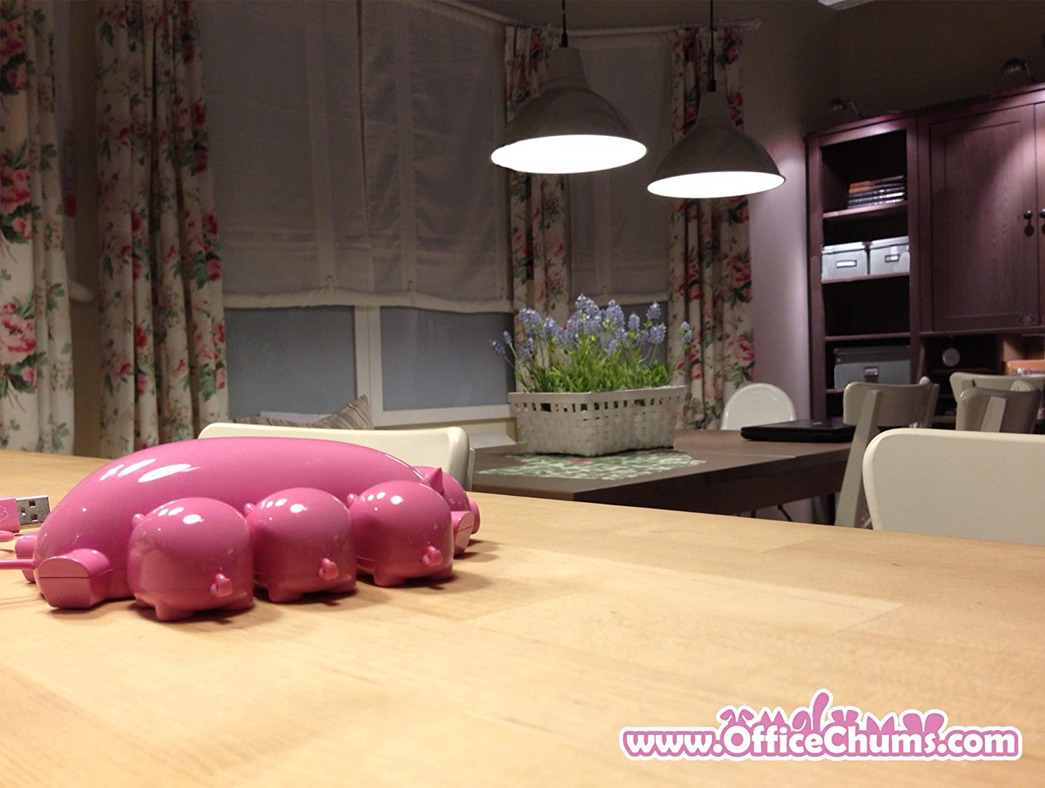 Mama Pig USB hub with feeding piglets usb flash drives