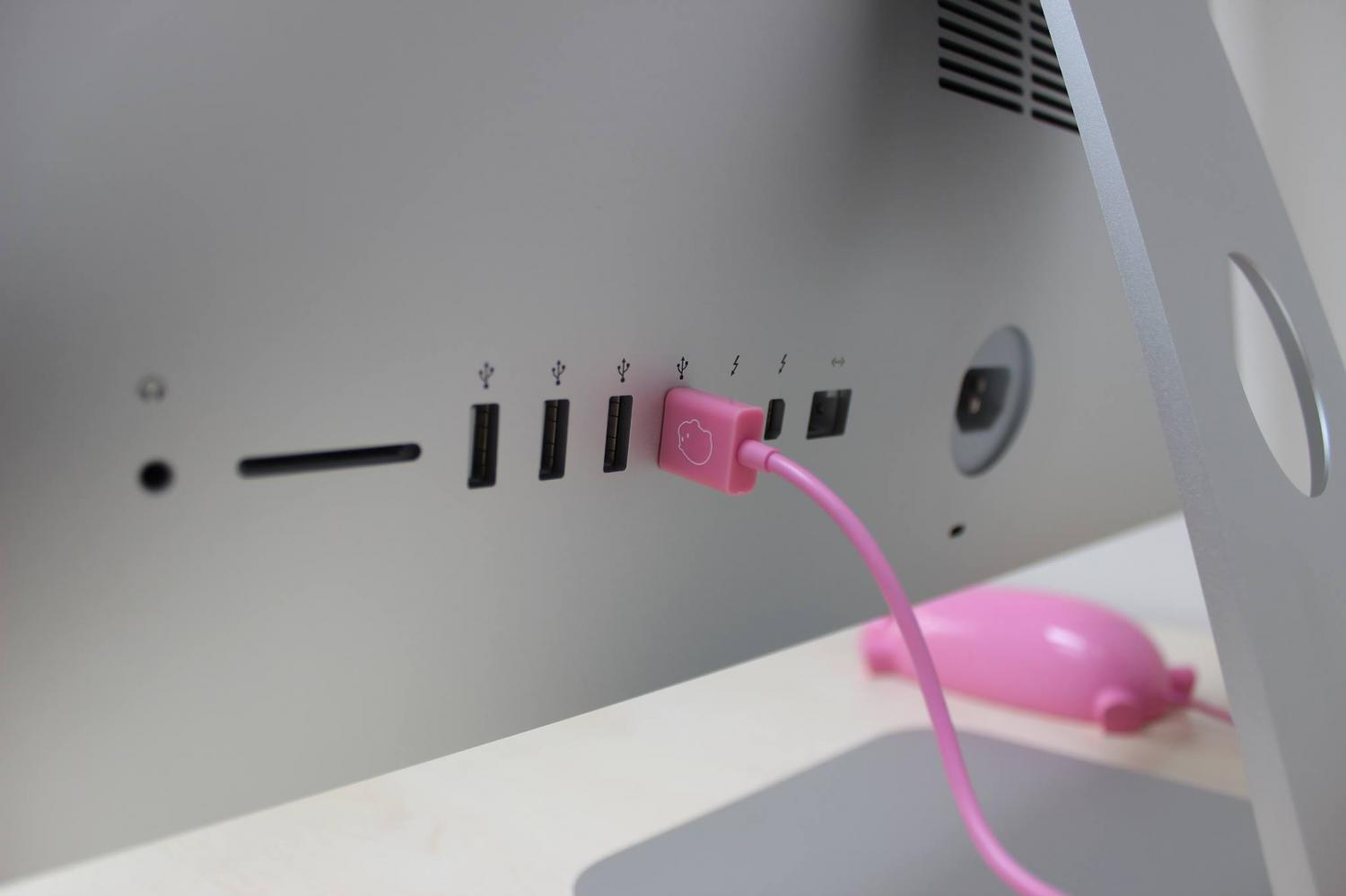 Mama Pig USB hub with feeding piglets usb flash drives