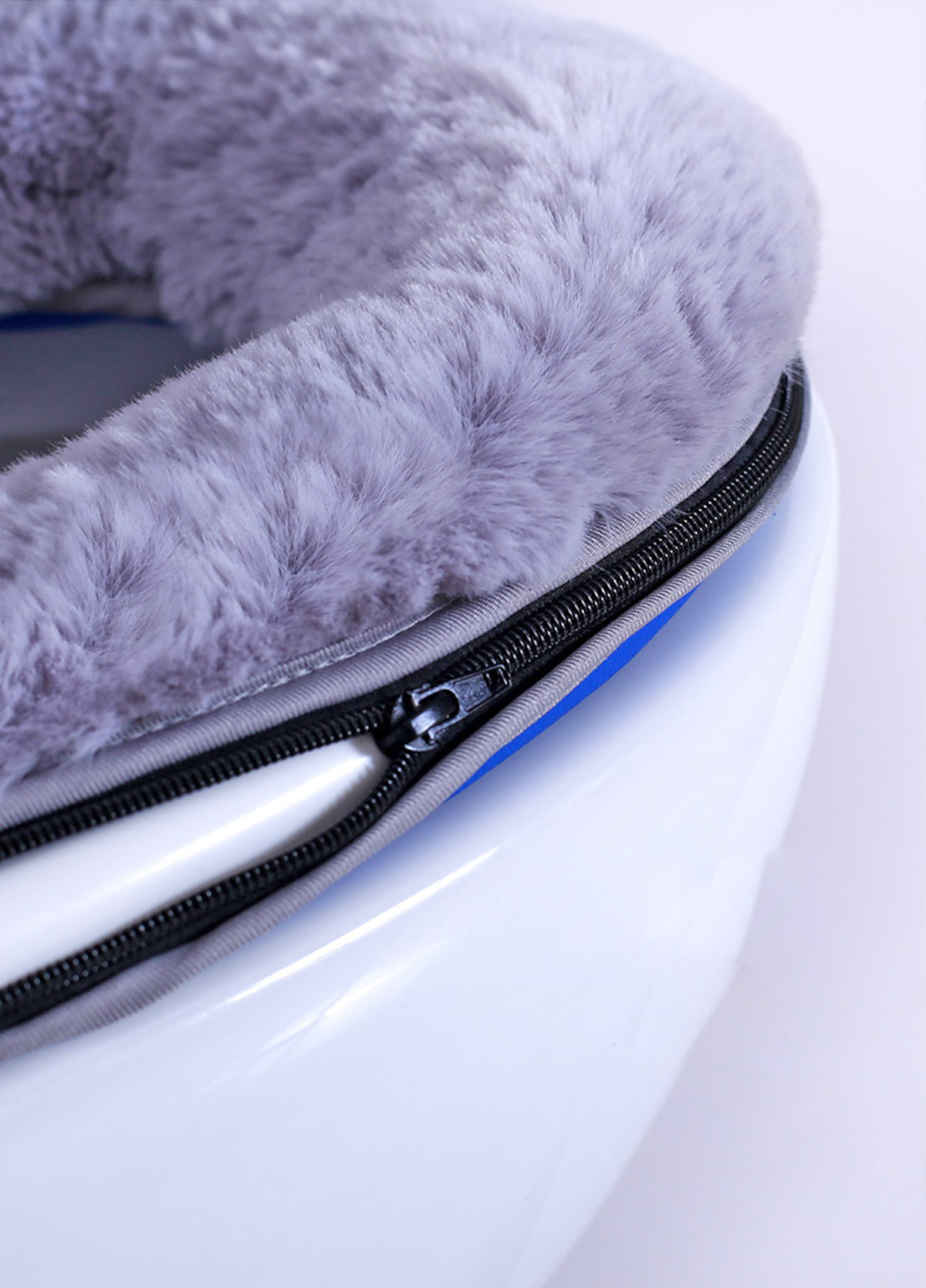 Fluffy Toilet Seat Cover With Phone Pocket Holder and Fluffy Handle