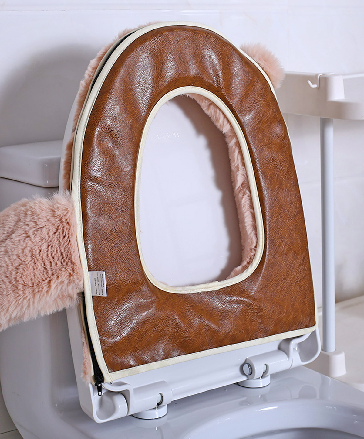 Fluffy Toilet Seat Cover With Phone Pocket Holder and Fluffy Handle