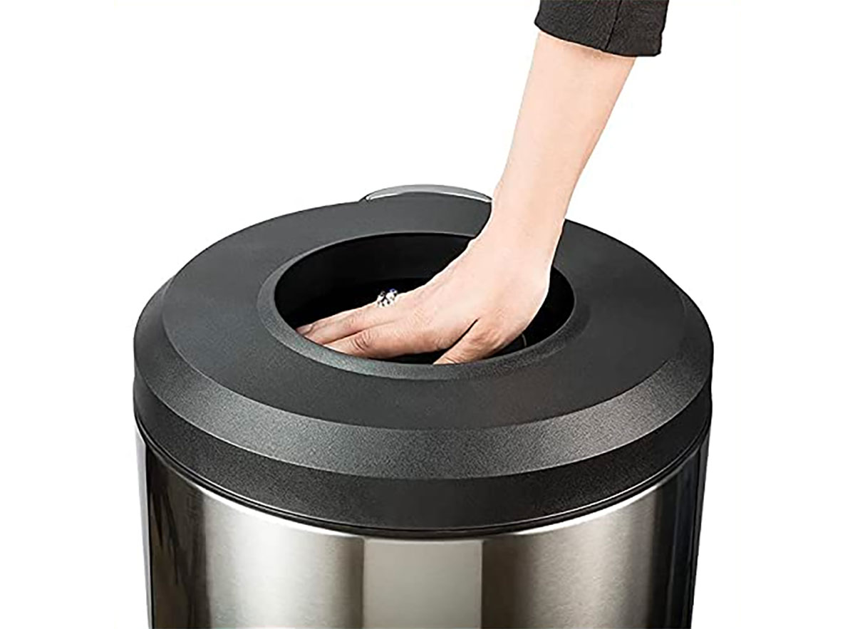 Garbage With Built-in Manual Trash Compactor