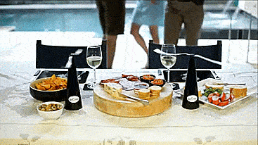 Genius Automatic Fly Repelling Fan Keeps Bugs Out Of Your Food While Eating Outdoors - Shooaway Automatic fly trap fan