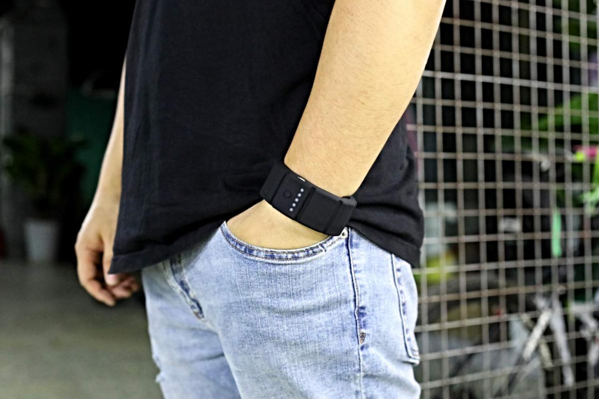 Wrist wrapped Power Bank - Travel phone charging bracelet - Charge phone while using it