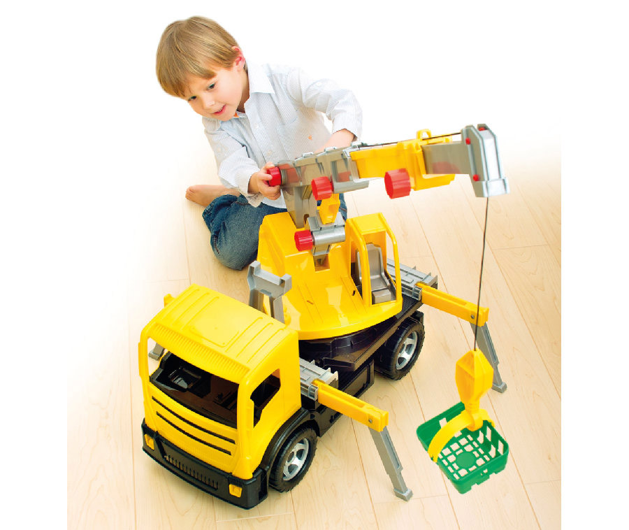 Giant working crane truck toy - Best truck toy LENA Starke Riesen