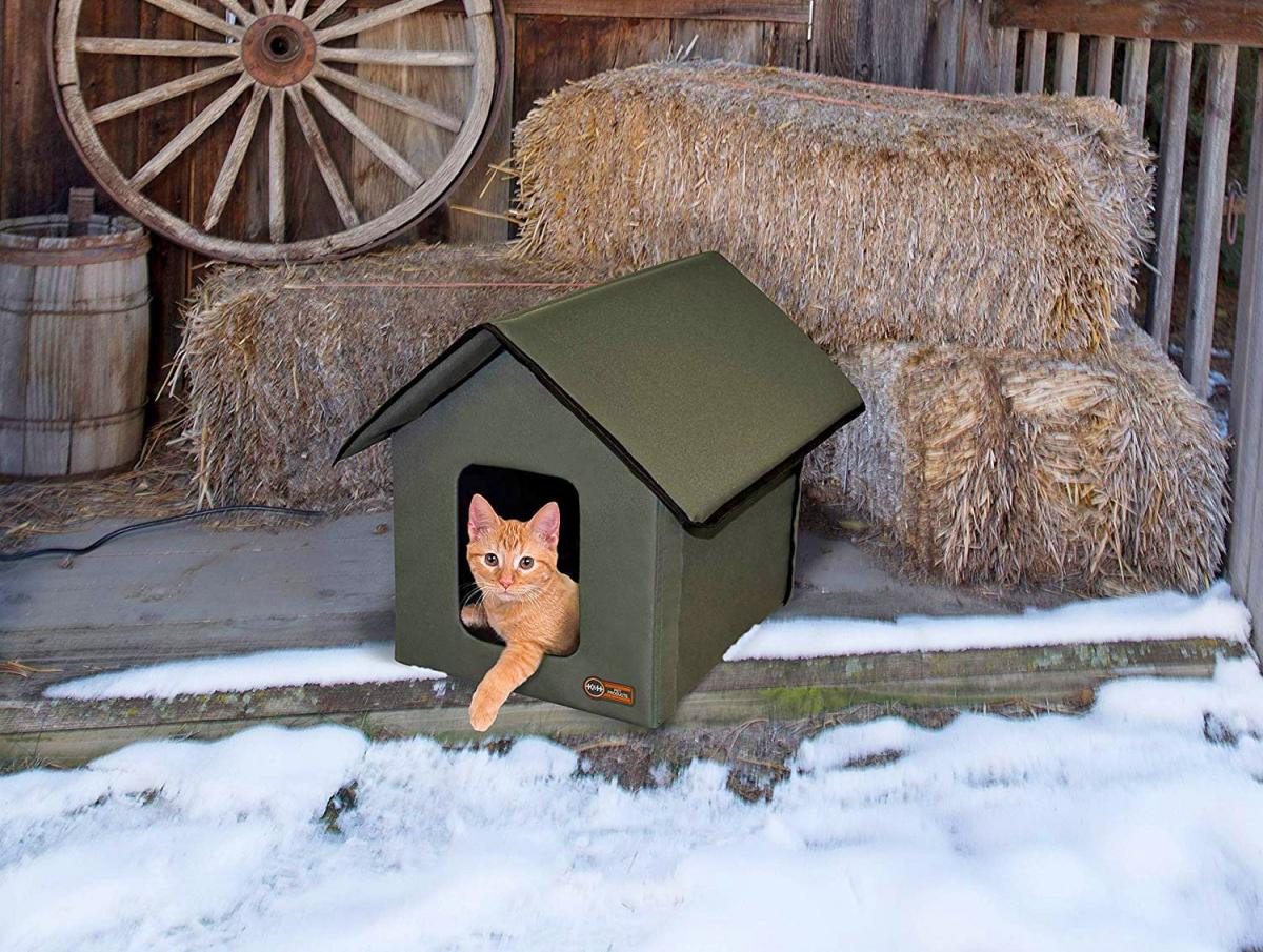 Heated Outdoors Cat House - Electric cat house keeps kitties warm while outside during winter