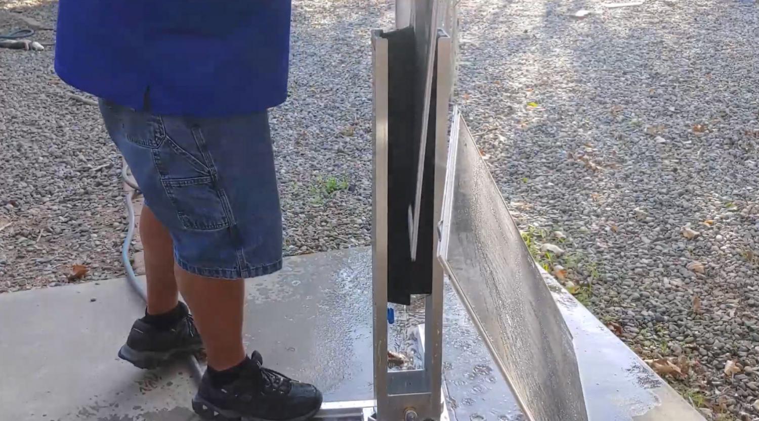 Aztec Screen Washer - Garden hose automatic screen cleaner