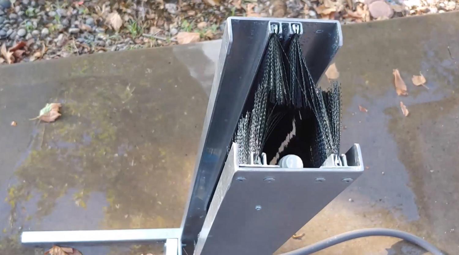 Aztec Screen Washer - Garden hose automatic screen cleaner