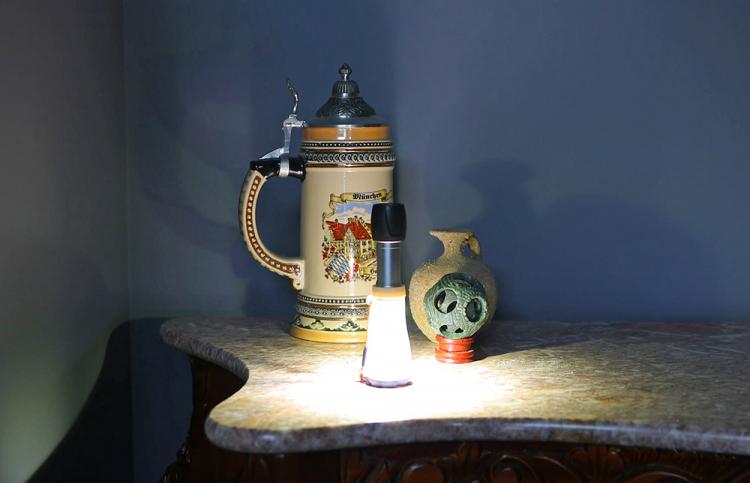 Mini Flashlight doubles as a lantern - 2-in-1 Flashlight pulls out to lantern