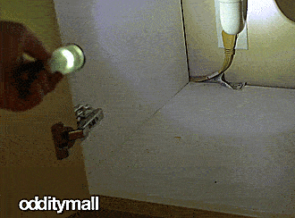 Mini Flashlight doubles as a lantern - 2-in-1 Flashlight pulls out to lantern