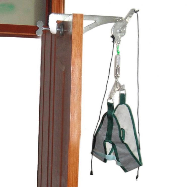 Over-The-Door Mechanism Lets You Stretch Your Neck For Pain Relief - Self neck stretching door gadget