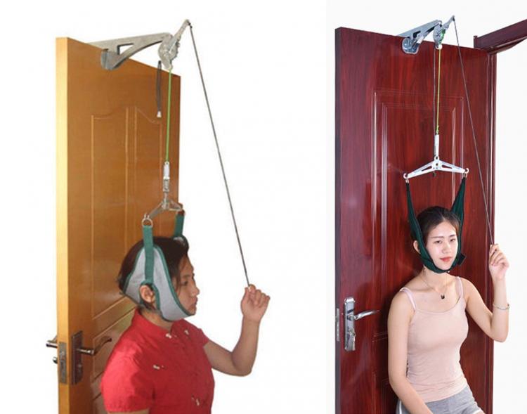 Over-The-Door Mechanism Lets You Stretch Your Neck For Pain Relief - Self neck stretching door gadget