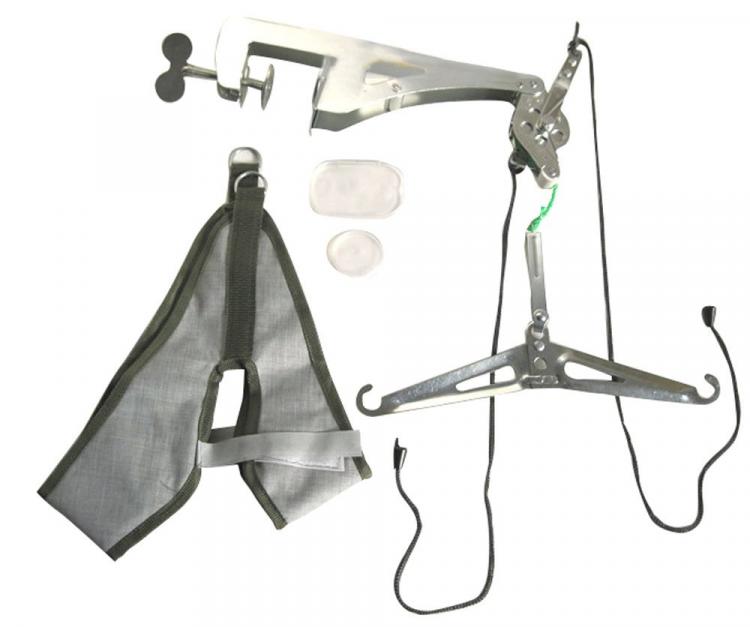 Over-The-Door Mechanism Lets You Stretch Your Neck For Pain Relief - Self neck stretching door gadget