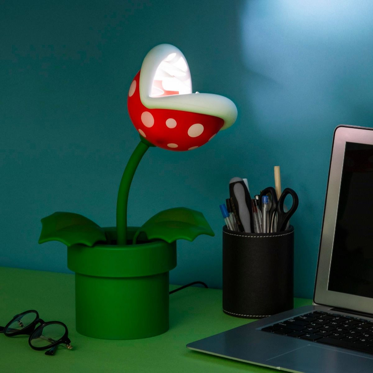Posable Super Mario Piranha Plant Lamp - Super Mario: Vicious Vegetation Piranha Plant Posable Lamp
