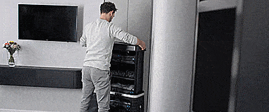 Pull-up Luggage Turns Into a Shelf In Seconds - Pull-up close luggage