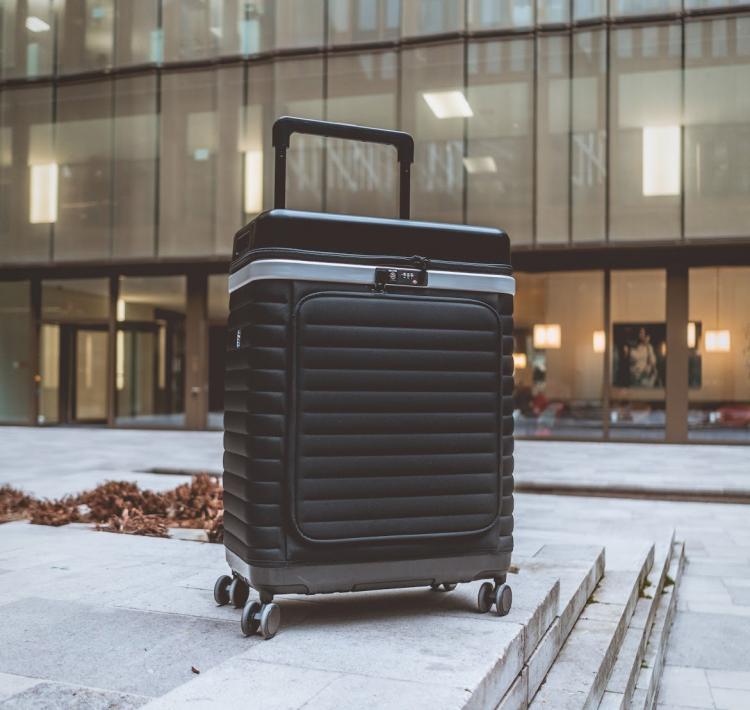 Pull-up Luggage Turns Into a Shelf In Seconds - Pull-up close luggage